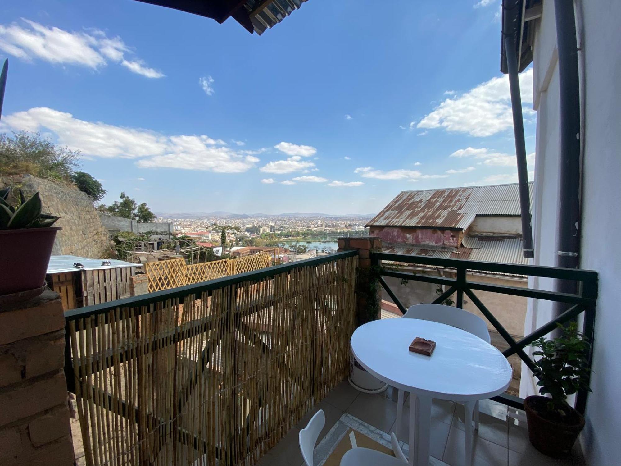 M'Serenity Guest House Antananarivo Exteriör bild