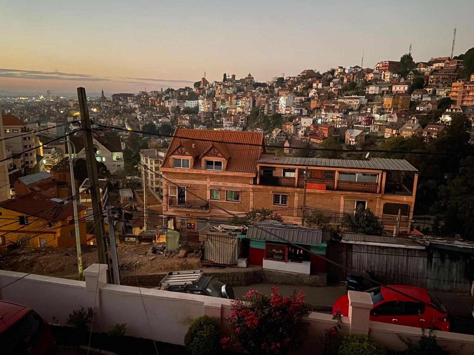 M'Serenity Guest House Antananarivo Exteriör bild